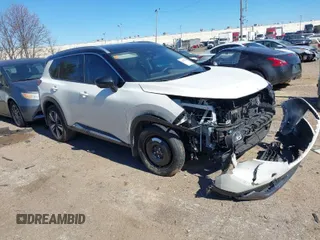 2022 Nissan Rogue SL with VIN JN8BT3CA8NW041572, listed as a IAAI auction lot 41607388 with 58,886 mi miles. Bid and sale history available at carsss.com. Image 1.