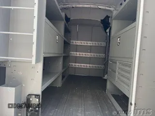 2023 Ford Transit Cargo z VIN 1FTBR1X87PKB99515, wystawiony jako IAAI lot #42789614 z przebiegiem 10 442 mil mil oraz . Historia ofert i sprzedaży dostępna na DreamBid. Obrazek 5.