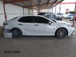 2022 Toyota Camry SE z VIN 4T1G11AK5NU019057, wystawiony jako IAAI lot #42009182 z przebiegiem 48 250 mil mil oraz . Historia ofert i sprzedaży dostępna na DreamBid. Obrazek 14.