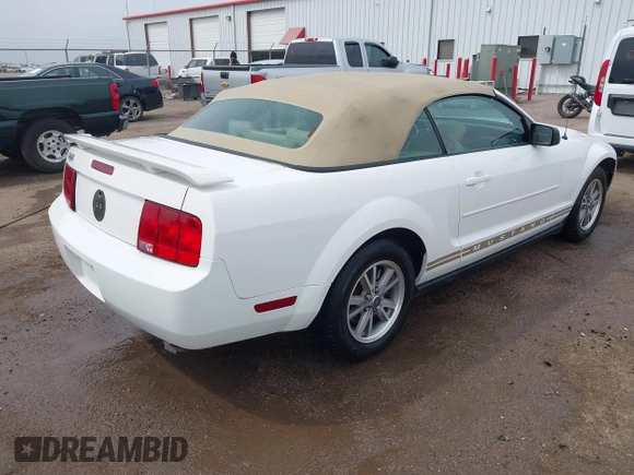2005 Ford Mustang Deluxe with VIN 1ZVFT84N055216895, listed as a IAAI auction lot 41914884 with 67,824 mi miles. Bid and sale history available at carsss.com. Image 4.