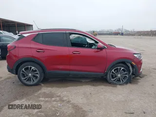 2020 Buick Encore GX Select z VIN KL4MMDSL1LB122826, wystawiony jako IAAI lot #41520875 z przebiegiem 65 805 mil mil oraz . Historia ofert i sprzedaży dostępna na DreamBid. Obrazek 13.
