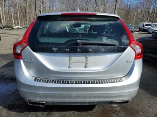 2015 Volvo V60 T5 Drive-E Premier z VIN YV140MEK6F1225135, wystawiony jako Copart lot #47532495 z przebiegiem 119 872 mil mil oraz Czysty tytuł • Clean title. Historia ofert i sprzedaży dostępna na DreamBid. Obrazek 6.