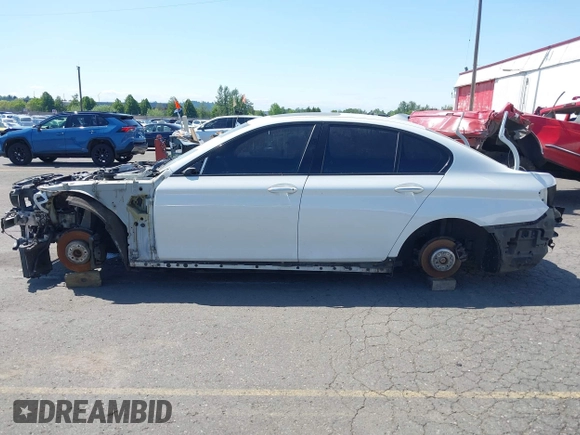 2015 BMW 5 Series 535i z VIN WBA5B1C51FD920568, wystawiony jako IAAI lot #42182520 z przebiegiem Nie podano mil oraz . Historia ofert i sprzedaży dostępna na DreamBid. Obrazek 15.