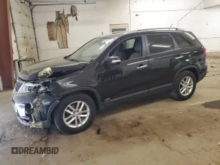 2015 Kia Sorento LX z VIN 5XYKTCA63FG571408, wystawiony jako Copart lot #56397435 z przebiegiem 89 539 mil mil oraz Szkoda całkowita • Salvage title. Historia ofert i sprzedaży dostępna na DreamBid. Obrazek 1.