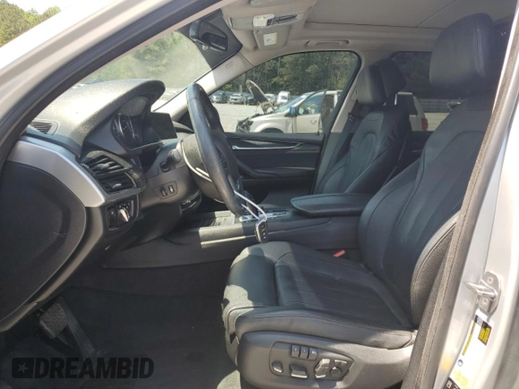 2015 BMW X5 xDrive35i z VIN 5UXKR0C52F0P12247, wystawiony jako Copart lot #54955465 z przebiegiem 87 315 mil mil oraz Szkoda całkowita • Salvage title. Historia ofert i sprzedaży dostępna na DreamBid. Obrazek 7.