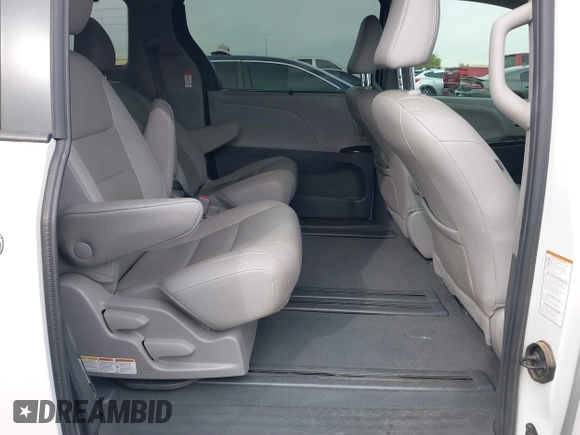 2020 Toyota Sienna XLE Auto Access Seat with VIN 5TDYZ3DC4LS080497, listed as a IAAI auction lot 41802566 with 74,049 mi miles. Bid and sale history available at carsss.com. Image 8.