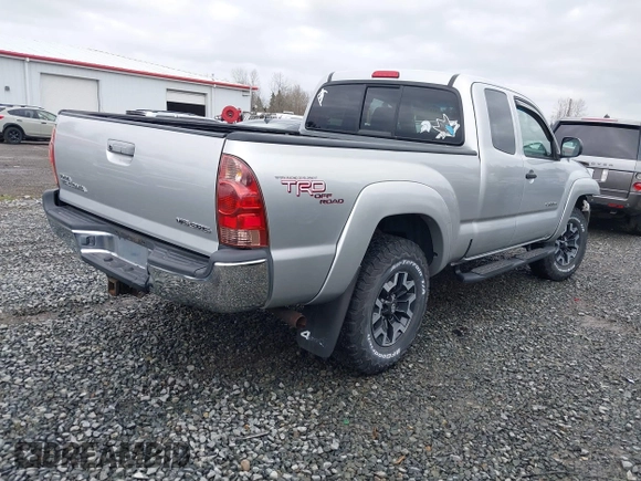 2006 Toyota Tacoma with VIN 5TEUU42N56Z275054, listed as a IAAI auction lot 41835497 with 166,076 mi miles. Bid and sale history available at carsss.com. Image 4.