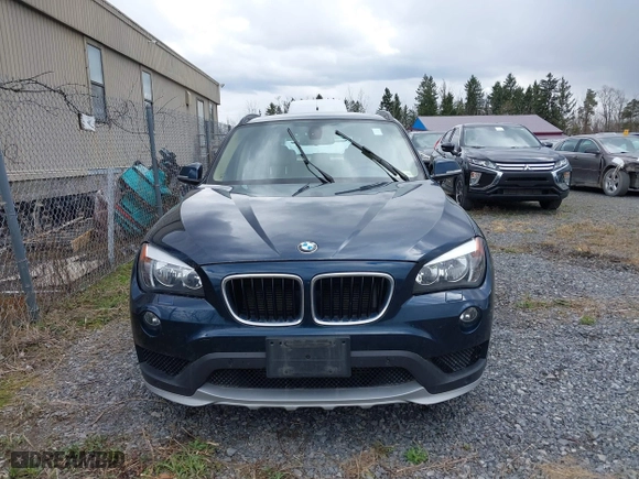 2015 BMW X1 xDrive28i with VIN WBAVL1C56FVY27567, listed as a IAAI auction lot 42047505 with 160,013 mi miles. Bid and sale history available at carsss.com. Image 6.