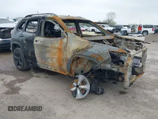 2023 Jeep Cherokee Altitude Lux z VIN 1C4PJMMB9PD102947, wystawiony jako IAAI lot #41922570 z przebiegiem Nie podano mil oraz . Historia ofert i sprzedaży dostępna na DreamBid. Obrazek 1.