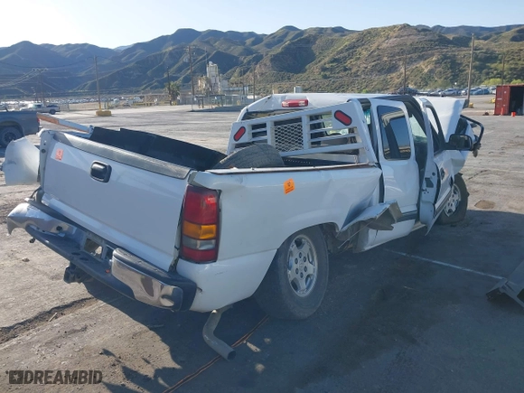 2000 Chevrolet Silverado 1500 LS with VIN 2GCEC19T9Y1114935, listed as a IAAI auction lot 41939530 with 1 mi miles. Bid and sale history available at carsss.com. Image 4.