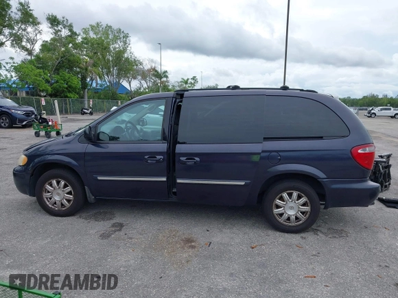 2007 Chrysler Town & Country Touring z VIN 2A4GP54L37R210162, wystawiony jako IAAI lot #42414404 z przebiegiem 276 516 mil mil oraz . Historia ofert i sprzedaży dostępna na DreamBid. Obrazek 15.