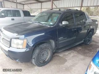 2011 Chevrolet Avalanche LT with VIN 3GNMCFE06BG133808, listed as a IAAI auction lot 41605369 with 304,317 mi miles. Bid and sale history available at carsss.com. Image 17.