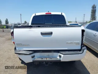 2014 Toyota Tacoma PreRunner z VIN 3TMJU4GN1EM159700, wystawiony jako IAAI lot #42460264 z przebiegiem 93 891 mil mil oraz . Historia ofert i sprzedaży dostępna na DreamBid. Obrazek 17.