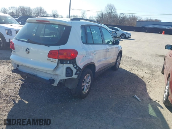 2015 Volkswagen Tiguan S z VIN WVGBV7AX5FW610055, wystawiony jako IAAI lot #41502961 z przebiegiem 81 683 mil mil oraz . Historia ofert i sprzedaży dostępna na DreamBid. Obrazek 4.