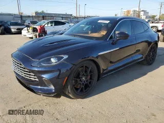 2021 Aston Martin DBX z VIN SCFVUJAW9MTV02708, wystawiony jako Copart lot #52590975 z przebiegiem Nie podano mil oraz Szkody całkowita. Historia ofert i sprzedaży dostępna na DreamBid. Obrazek 1.