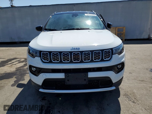 2025 Jeep Compass Limited z VIN 3C4NJDCN6ST525944, wystawiony jako Copart lot #65238385 z przebiegiem 18 480 mil mil oraz Czysty tytuł • Clean title. Historia ofert i sprzedaży dostępna na DreamBid. Obrazek 5.