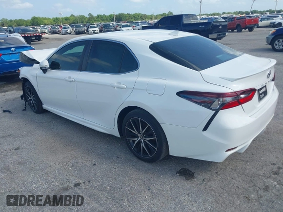 2022 Toyota Camry SE with VIN 4T1T11AK4NU675734, listed as a IAAI auction lot 41719703 with 34,473 mi miles. Bid and sale history available at carsss.com. Image 3.