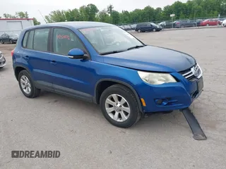 2010 Volkswagen Tiguan SEL z VIN WVGBV7AX2AW002258, wystawiony jako IAAI lot #42426272 z przebiegiem 99 131 mil mil oraz . Historia ofert i sprzedaży dostępna na DreamBid. Obrazek 1.