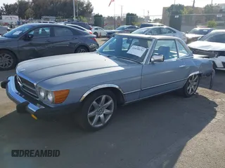 1985 Mercedes-Benz 380 z VIN WDBBA45C5FA029222, wystawiony jako IAAI lot #41658132 z przebiegiem 129 548 mil mil oraz . Historia ofert i sprzedaży dostępna na DreamBid. Obrazek 2.