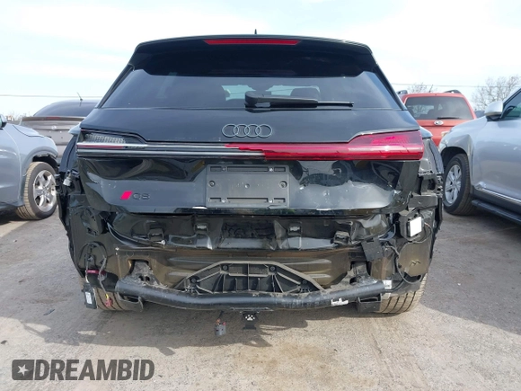 2024 Audi Q8 e-tron z VIN WA16AAGE2RB031437, wystawiony jako IAAI lot #41761720 z przebiegiem 19 579 mil mil oraz . Historia ofert i sprzedaży dostępna na DreamBid. Obrazek 6.