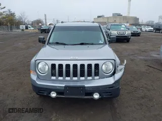 2017 Jeep Patriot High Altitude z VIN 1C4NJPFA9HD118354, wystawiony jako IAAI lot #41848700 z przebiegiem 82 624 mil mil oraz . Historia ofert i sprzedaży dostępna na DreamBid. Obrazek 12.