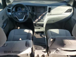 2018 Toyota Sienna LE Auto Access Seat with VIN 5TDKZ3DC2JS932431, listed as a Copart auction lot 58867695 with 98,265 mi miles and Salvage title. Bid and sale history available at DreamBid. Image 8.
