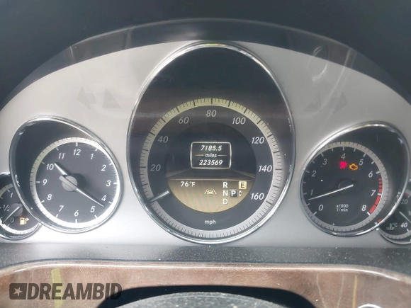 2012 Mercedes-Benz E 350 Luxury z VIN WDDHF8JB5CA601960, wystawiony jako IAAI lot #42274484 z przebiegiem 223 569 mil mil oraz . Historia ofert i sprzedaży dostępna na DreamBid. Obrazek 7.
