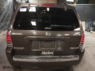 2005 Mercury Mariner Luxury with VIN 4M2YU57115DJ31547, listed as a IAAI auction lot 41565468 with 68,061 mi miles. Bid and sale history available at carsss.com. Image 17.