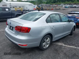 2014 Volkswagen Jetta Hybrid SE с VIN 3VW637AJ9EM284943, выставлен на аукционе IAAI как лот 42567020 с пробегом 164 928 миль миль и . История ставок и продаж доступна на DreamBid. Изображение 4.