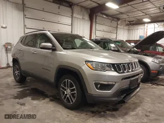2019 Jeep Compass Latitude with VIN 3C4NJDBB6KT812711, listed as a IAAI auction lot 41565166 with NaN miles. Bid and sale history available at carsss.com. Image 1.