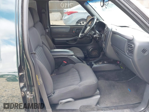 2003 Chevrolet Blazer LS z VIN 1GNDT13X93K177170, wystawiony jako IAAI lot #41839837 z przebiegiem 148 555 mil mil oraz . Historia ofert i sprzedaży dostępna na DreamBid. Obrazek 5.