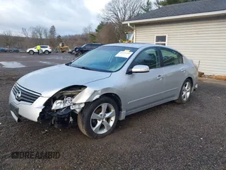 2008 Nissan Altima 3.5 SE with VIN 1N4BL21E88N454376, listed as a IAAI auction lot 41919342 with 243,006 mi miles. Bid and sale history available at carsss.com. Image 2.