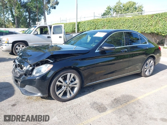 2018 Mercedes-Benz C 300 z VIN 55SWF4JB4JU273394, wystawiony jako IAAI lot #42497154 z przebiegiem 55 606 mil mil oraz . Historia ofert i sprzedaży dostępna na DreamBid. Obrazek 17.