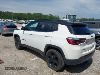 2021 Jeep Compass Latitude z VIN 3C4NJDBB8MT555358, wystawiony jako IAAI lot #42262036 z przebiegiem 67 917 mil mil oraz . Historia ofert i sprzedaży dostępna na DreamBid. Obrazek 3.