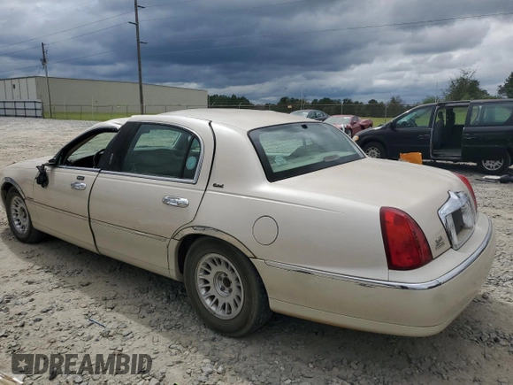 2001 Lincoln Town Car Cartier L z VIN 1LNHM85W61Y640344, wystawiony jako Copart lot #74755564 z przebiegiem Nie podano mil oraz Szkoda całkowita • Salvage title. Historia ofert i sprzedaży dostępna na DreamBid. Obrazek 2.