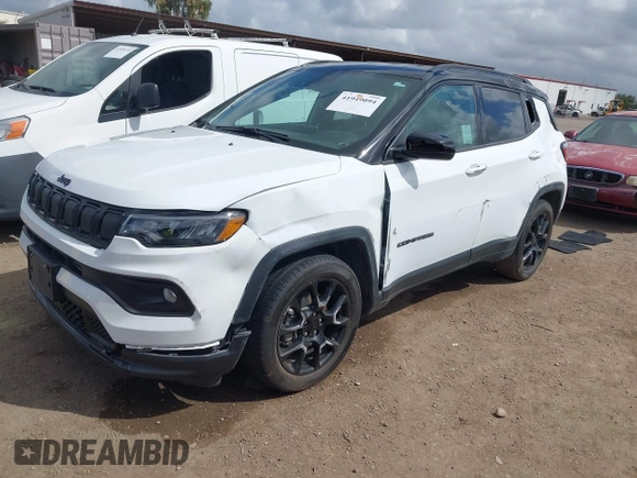 2022 Jeep Compass Latitude z VIN 3C4NJCBB6NT213502, wystawiony jako IAAI lot #41949094 z przebiegiem 11 090 mil mil oraz . Historia ofert i sprzedaży dostępna na DreamBid. Obrazek 17.