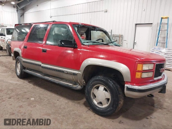 1999 GMC Suburban z VIN 1GKFK16R2XJ759130, wystawiony jako IAAI lot #40250336 z przebiegiem 235 141 mil mil oraz . Historia ofert i sprzedaży dostępna na DreamBid. Obrazek 1.