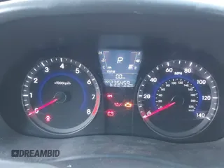 2013 Hyundai Accent SE z VIN KMHCU5AE8DU090226, wystawiony jako IAAI lot #41652307 z przebiegiem 235 459 mil mil oraz . Historia ofert i sprzedaży dostępna na DreamBid. Obrazek 7.