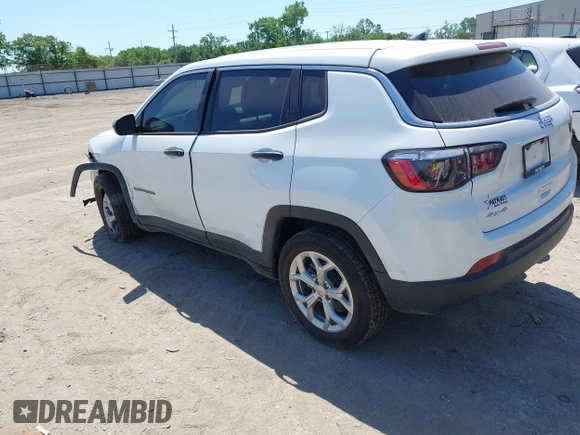 2024 Jeep Compass Sport с VIN 3C4NJDANXRT166403, выставлен на аукционе IAAI как лот 42248305 с пробегом 20 907 миль миль и . История ставок и продаж доступна на DreamBid. Изображение 3.