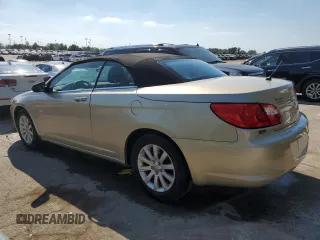 2010 Chrysler Sebring Touring z VIN 1C3BC5ED8AN166543, wystawiony jako Copart lot #56316984 z przebiegiem 78 655 mil mil oraz Szkody całkowita. Historia ofert i sprzedaży dostępna na DreamBid. Obrazek 2.