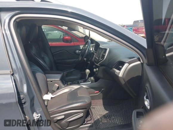2016 Jeep Cherokee Trailhawk z VIN 1C4PJMBS0GW300131, wystawiony jako IAAI lot #42439009 z przebiegiem 173 571 mil mil oraz . Historia ofert i sprzedaży dostępna na DreamBid. Obrazek 5.