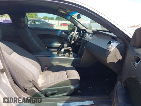 2006 Ford Mustang GT Deluxe with VIN 1ZVFT82H265198298, listed as a IAAI auction lot 42845581 with 198,600 mi miles and . Bid and sale history available at DreamBid. Image 5.