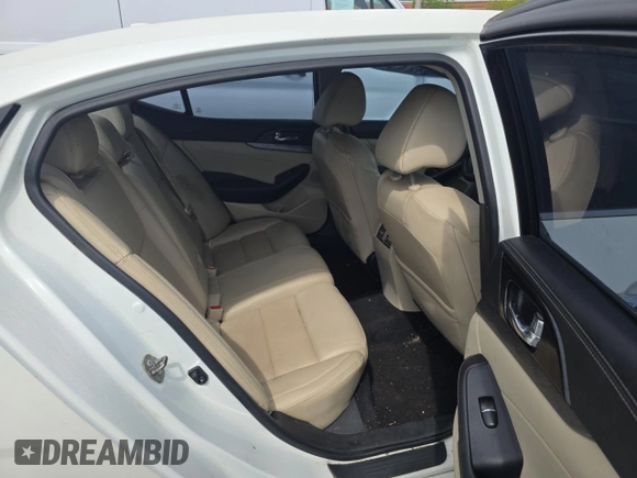 2018 Nissan Maxima SL z VIN 1N4AA6AP2JC371232, wystawiony jako Copart lot #54703405 z przebiegiem 142 447 mil mil oraz Czysty tytuł • Clean title. Historia ofert i sprzedaży dostępna na DreamBid. Obrazek 6.