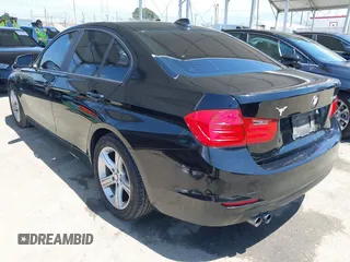 2013 BMW 3 Series 328i z VIN WBA3A5C5XDF356745, wystawiony jako IAAI lot #42092986 z przebiegiem 120 128 mil mil oraz . Historia ofert i sprzedaży dostępna na DreamBid. Obrazek 3.
