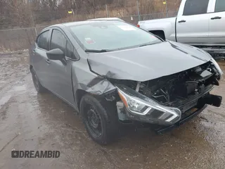 2020 Nissan Versa S z VIN 3N1CN8DV0LL824917, wystawiony jako IAAI lot #41738368 z przebiegiem 79 821 mil mil oraz . Historia ofert i sprzedaży dostępna na DreamBid. Obrazek 1.
