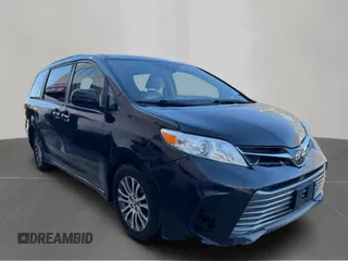 2020 Toyota Sienna XLE Auto Access Seat z VIN 5TDYZ3DC8LS024546, wystawiony jako Copart lot #62893585 z przebiegiem 237 345 mil mil oraz Czysty tytuł • Clean title. Historia ofert i sprzedaży dostępna na DreamBid. Obrazek 1.