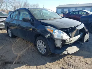 2016 Nissan Versa SV with VIN 3N1CN7AP5GL832064, listed as a IAAI auction lot 41420008 with 80,890 mi miles. Bid and sale history available at carsss.com. Image 1.