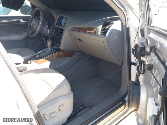 2011 Audi Q5 3.2L Premium Plus with VIN WA1DKAFP9BA068715, listed as a IAAI auction lot 41867985 with 147,207 mi miles. Bid and sale history available at carsss.com. Image 5.