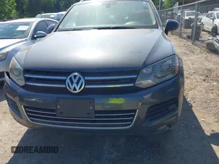 2012 Volkswagen Touareg Sport z VIN WVGFF9BP3CD003376, wystawiony jako IAAI lot #42249714 z przebiegiem 248 635 mil mil oraz . Historia ofert i sprzedaży dostępna na DreamBid. Obrazek 12.