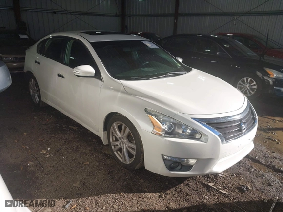 2013 Nissan Altima 3.5 SL with VIN 1N4BL3APXDC911928, listed as a IAAI auction lot 41533563 with 133,230 mi miles. Bid and sale history available at carsss.com. Image 1.